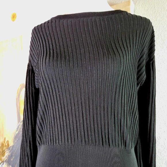 Lightly Used: Hillary Mc Millan black knit stretch Dize M. - Picture 1 of 10